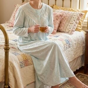 Vintage Miss Elaine Floral Nightgown M Lace Embroidered Blue Grandmillennial